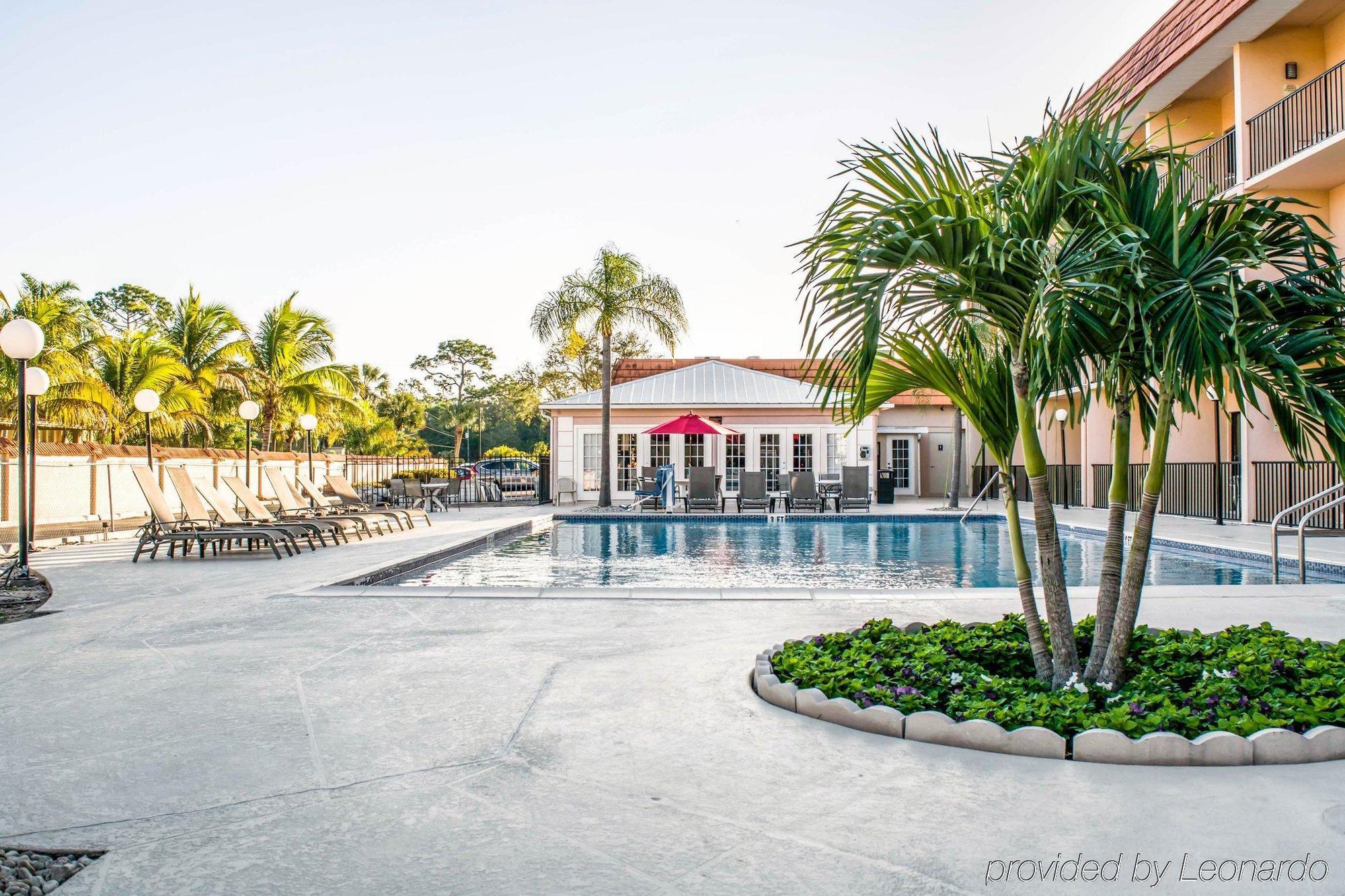 Baymont By Wyndham Bonita Springs Hotel Eksteriør billede